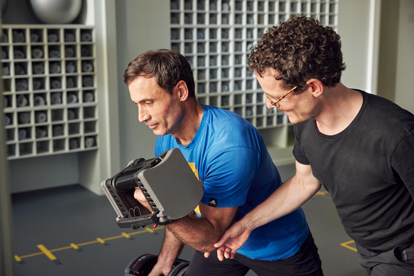 Personal Training hilft Ihnen Fitness-, und Gesundheitsziele schneller und effektiver zu erreichen. Starke Arme helfen Nacken und Schulterschmerzen vorzubeugen.