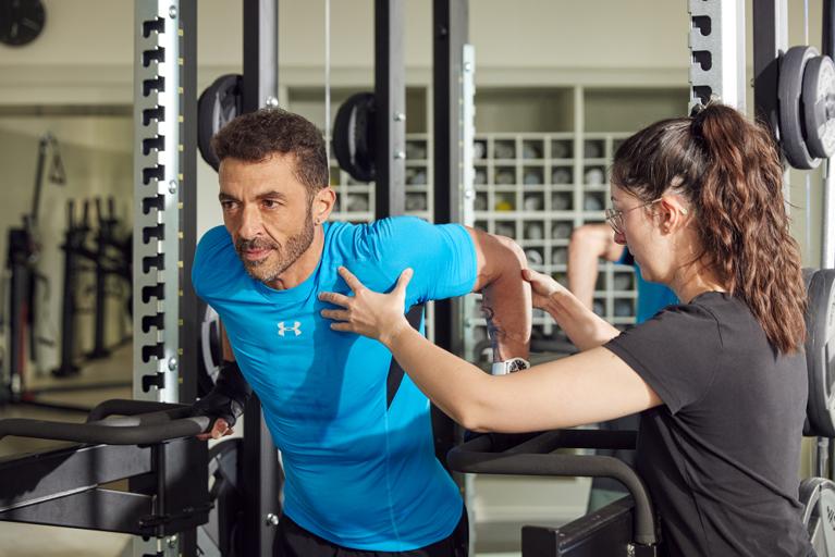 Personal Training hilft dir, Stress abzubauen und deine mentale Gesundheit zu stärken.
Dips helfen dir deine Arme zu stärken und haben eine gute Wirkung bei Ellenbogenschmerzen.